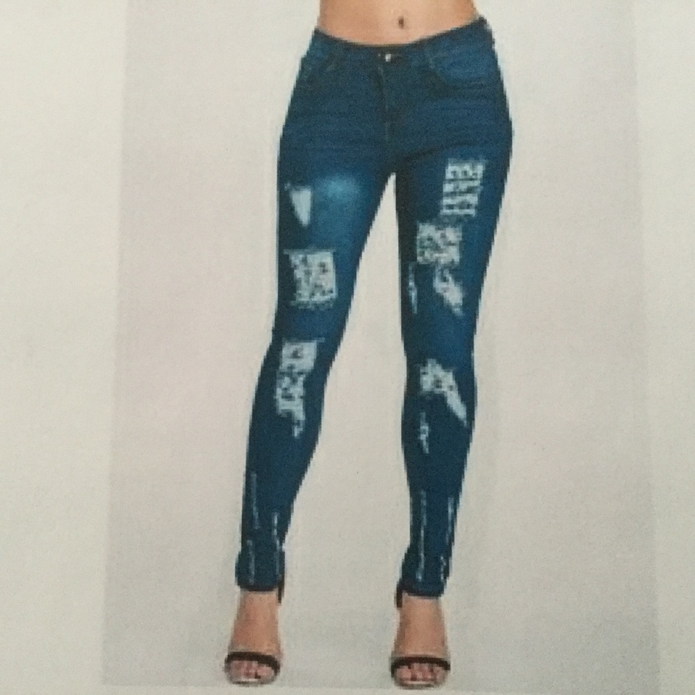High Waisted Fitted Destroyed Jeans - Picture 2 of 6